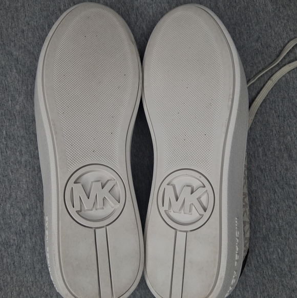 Michael Kors Women's Poppy Lace Up Vanilla Sneakers Gold MK Logo 8M - Picture 14 of 16